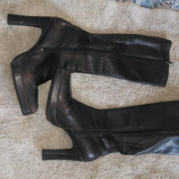 Sketchers Boots - Picture 2 of 4